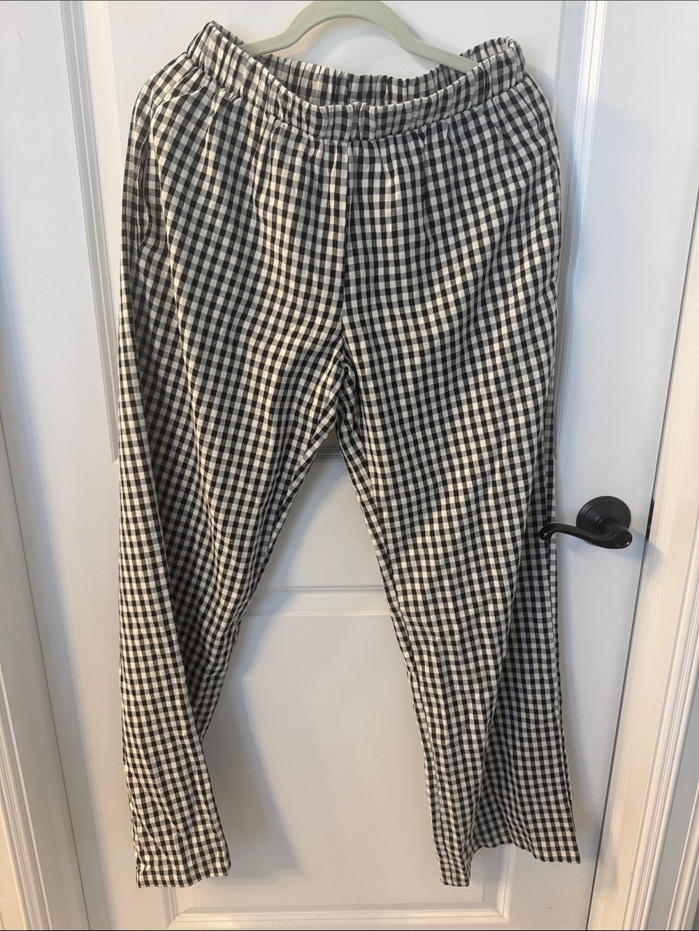 Black & White Gingham Cropped Pants with Elastic Waist